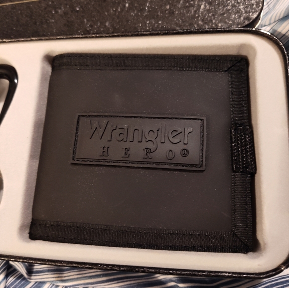 NEW!! Men's WRANGLER Wallet - Picture 3 of 6
